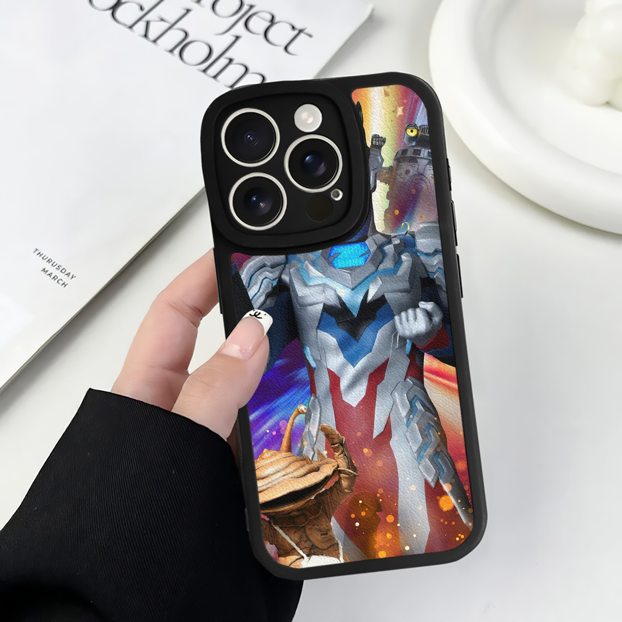 （画像用） ウルトラマン Ultraman 【iPhone 16シリーズ対応】シリコンスマホケース（レザー調） 材質：シリコン